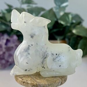 Chinese White Jade Foo Dog Mythical Beast Auspicious Animal Guardian Figurine